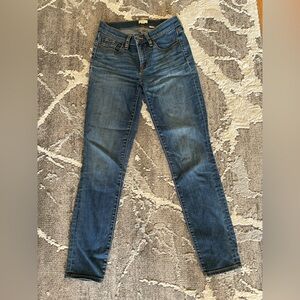 J.crew Size 25 00 toothpick skinny jean medium blue 25*28 stretch mid rise